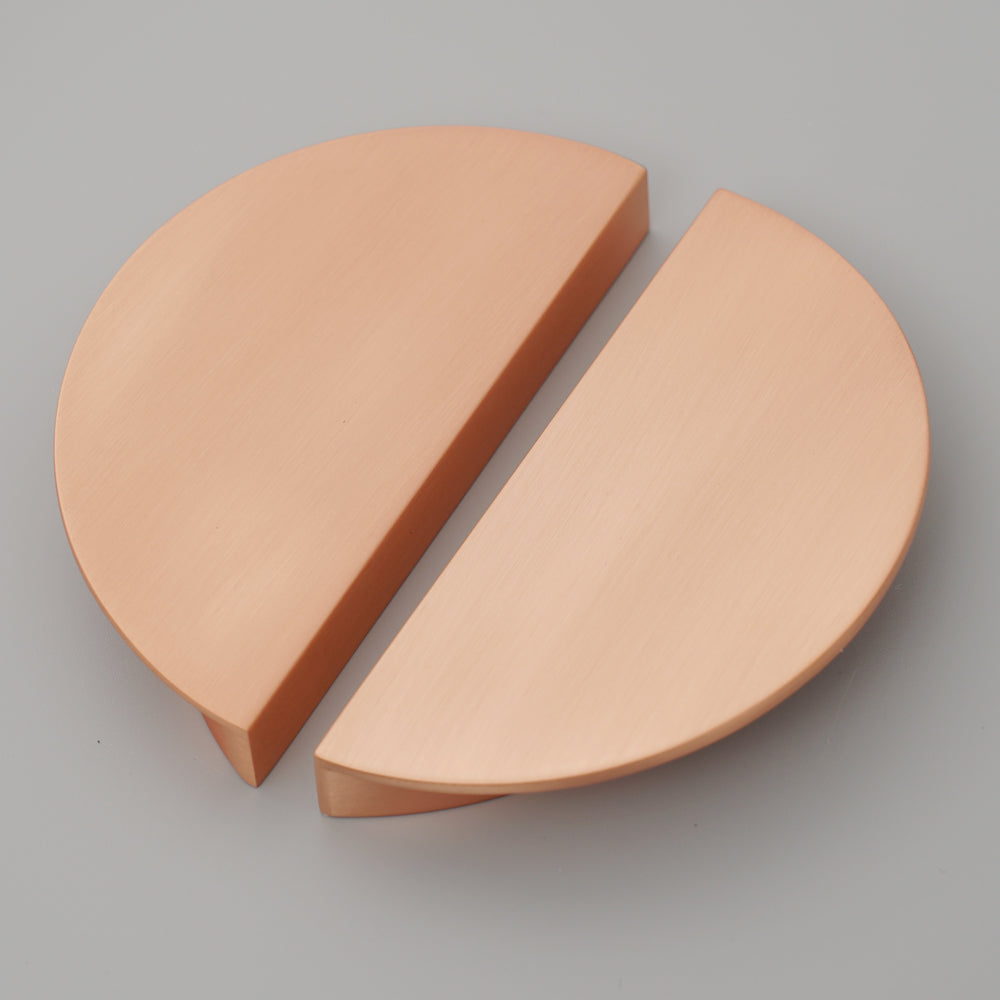 Demi-circular Grip